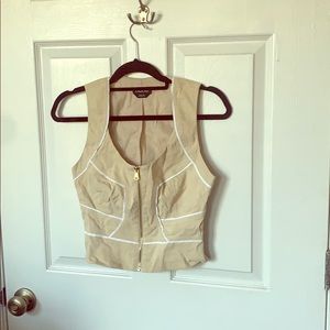 BEBE 💋 front zip vest crop